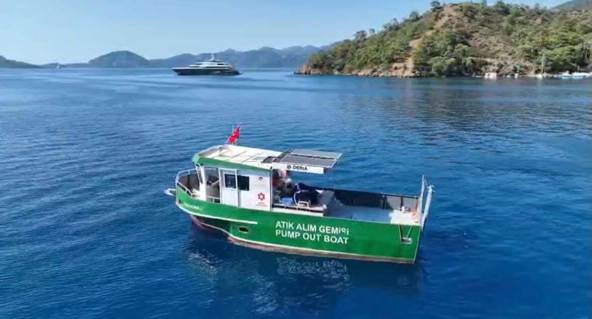 Göcek'te Atık Alım Gemisi Hizmete Başladı: Denizlerden Günlük 23 Ton Atık Toplanacak 4